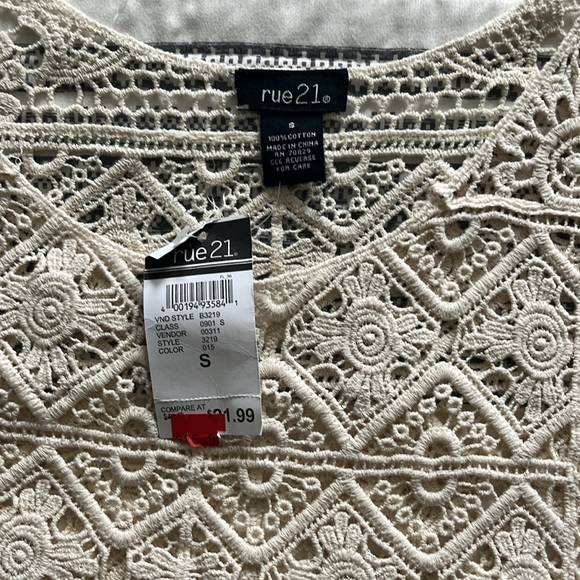 NWT Rue 21 - Crocheted Top - Picture 8 of 9